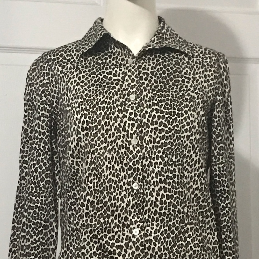 Talbots Animal Print button down blouse size 2 - Picture 9 of 12
